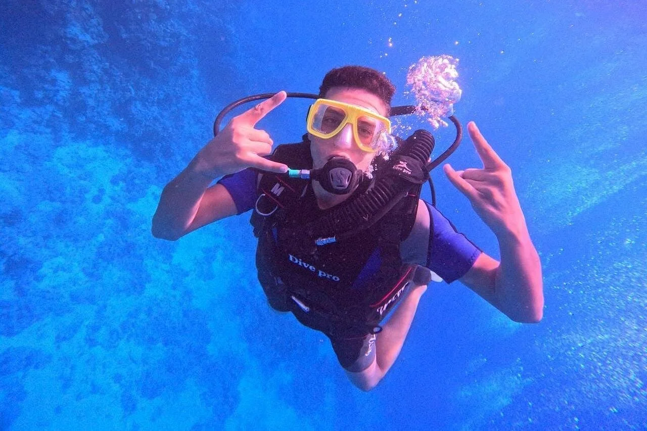 intro diving beginner and discover red sea underwater - Image 4