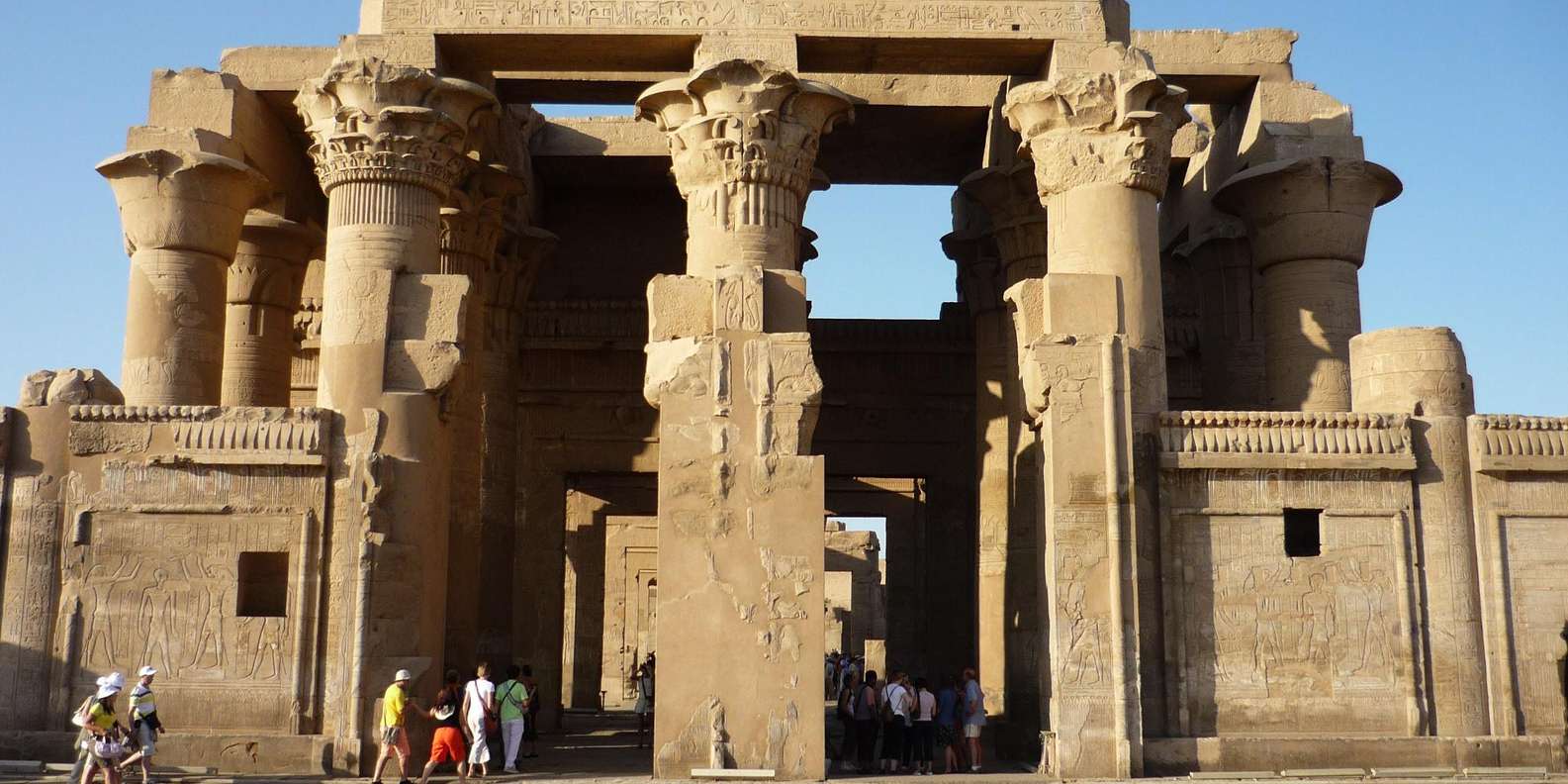 Aswan: Edfu & Kom Ombo Day Tour with Luxor Transfer