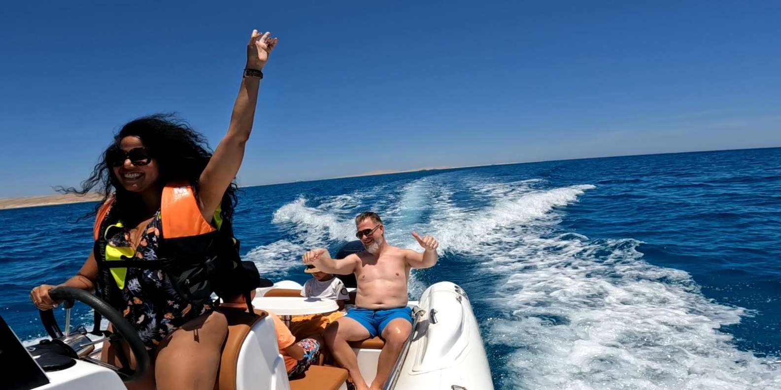 Hurghada: 3-Island Speedboat, Dolphin Watching & Snorkeling