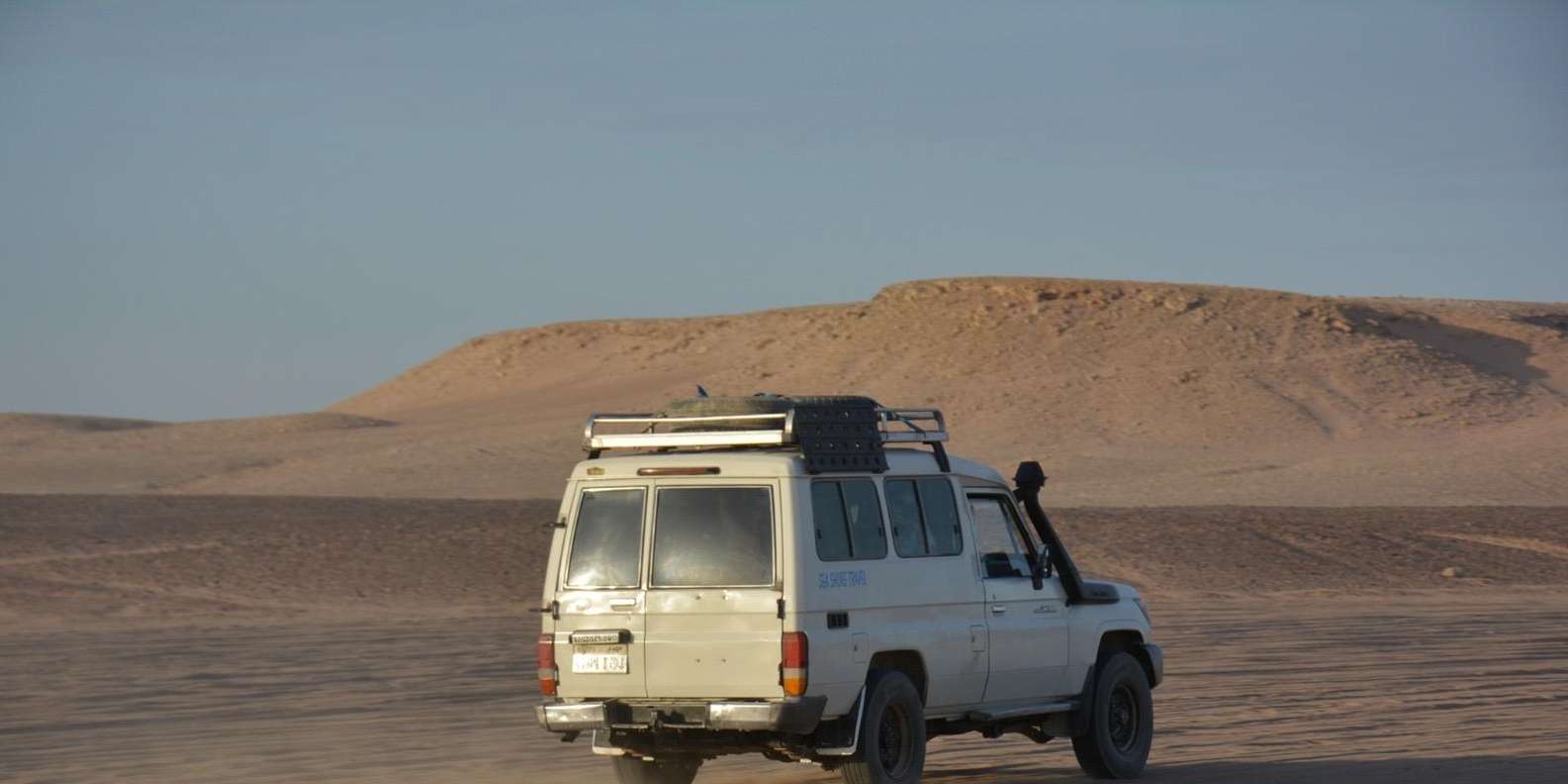 Hurghada: Desert Safari with Camel Ride & Dinner Show