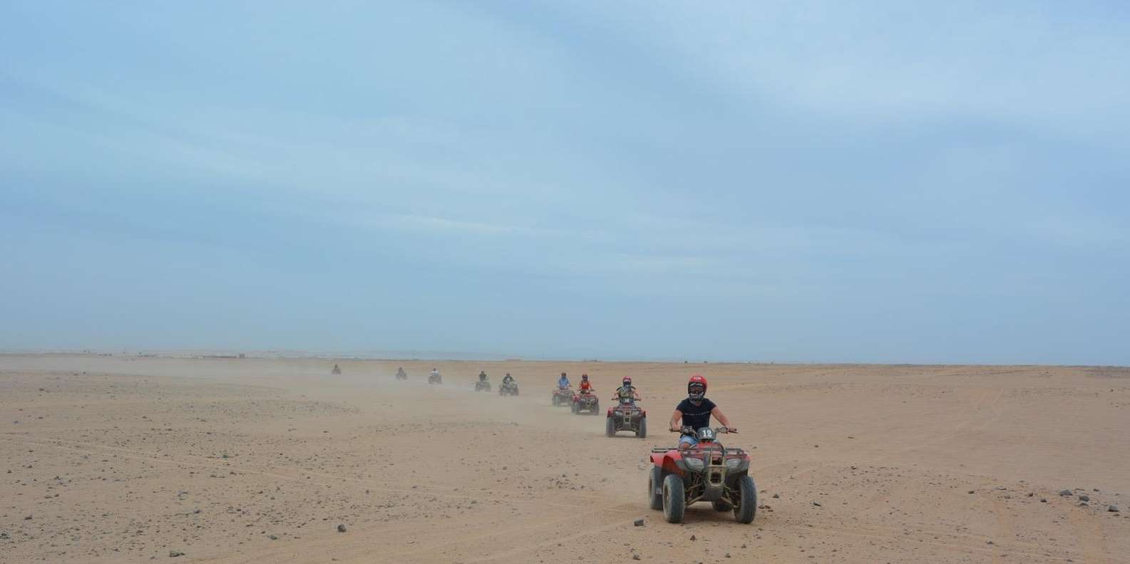 Hurghada: Desert Safari with Quad, Buggy & Dinner Show