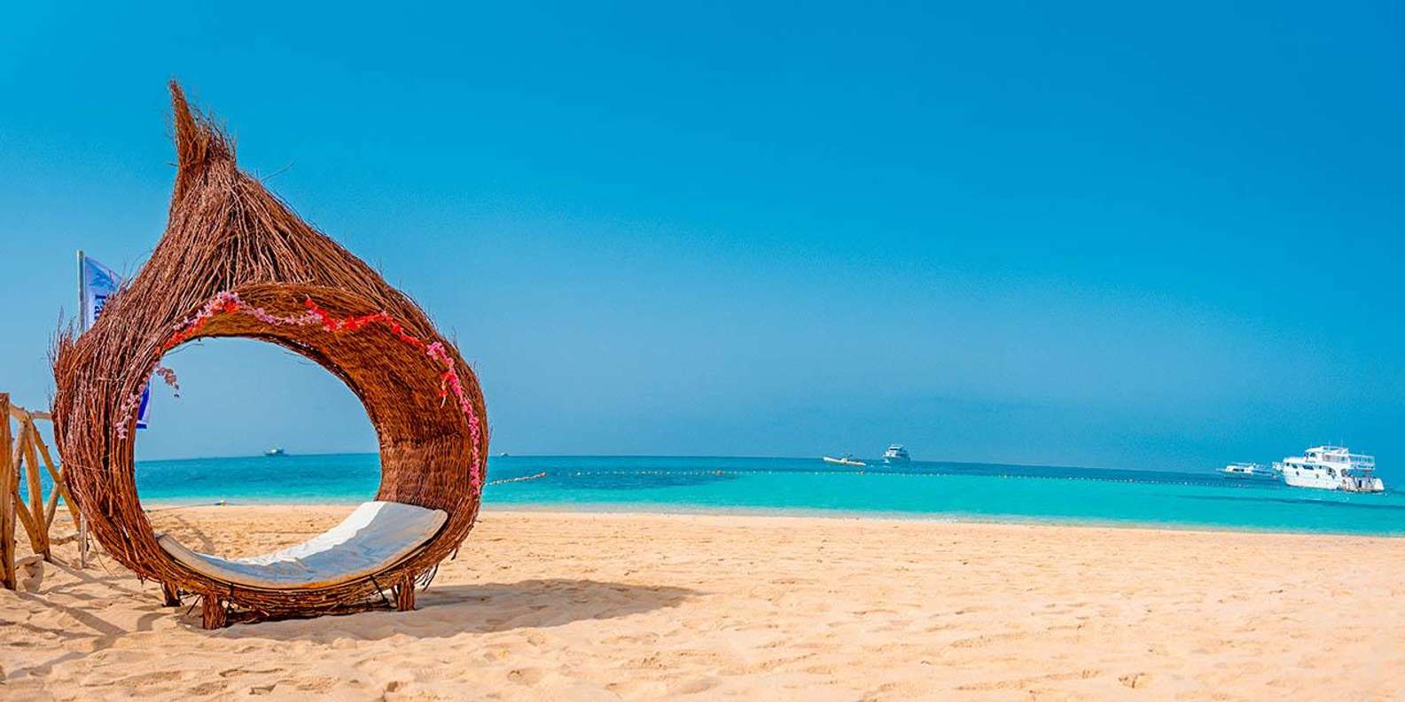 Hurghada: Paradise Island Yacht & Snorkelling Escape