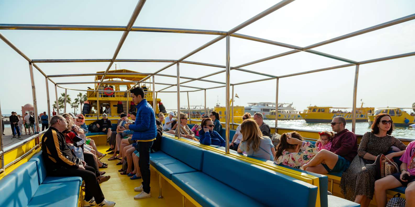 Hurghada: Semi-Submarine Cruise with Snorkelling