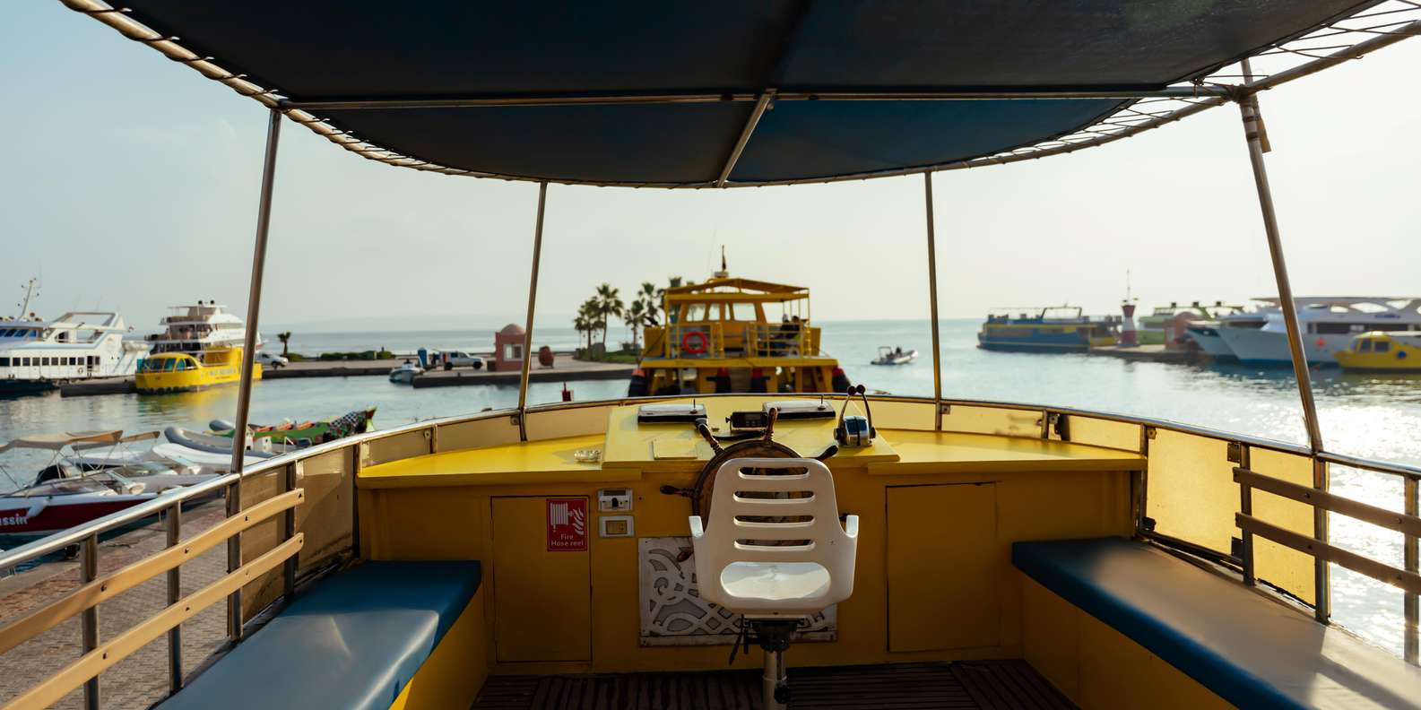 Hurghada: Semi-Submarine Cruise with Snorkelling