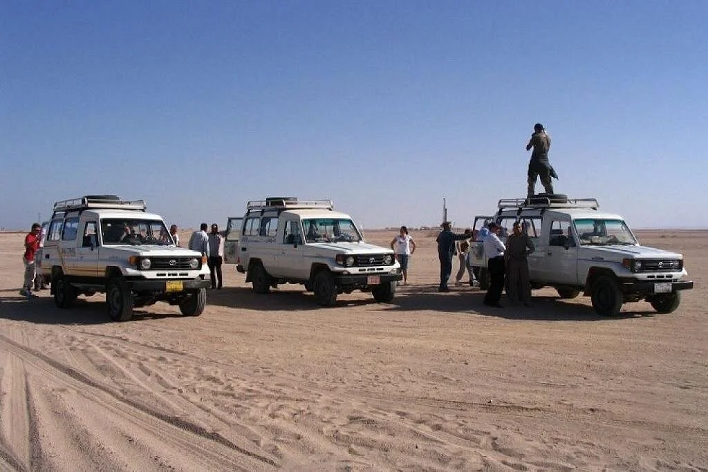 bedouin bbq in the egyptian desert by 4x4 - Image 1